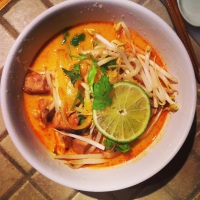 Soupe thaï au cari et lait de coco